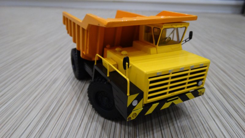 БЕЛАЗ-540а жёлтый