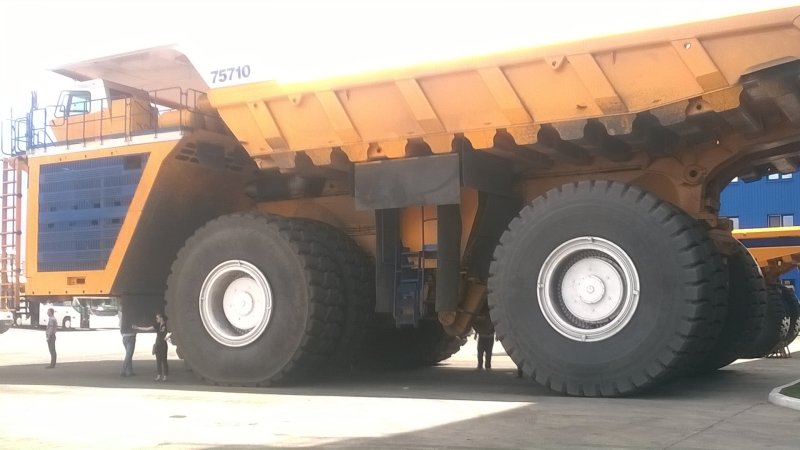 Грузовик БЕЛАЗ 75320