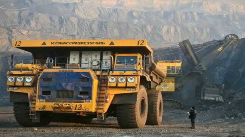 Карьерный самосвал БЕЛАЗ 75600