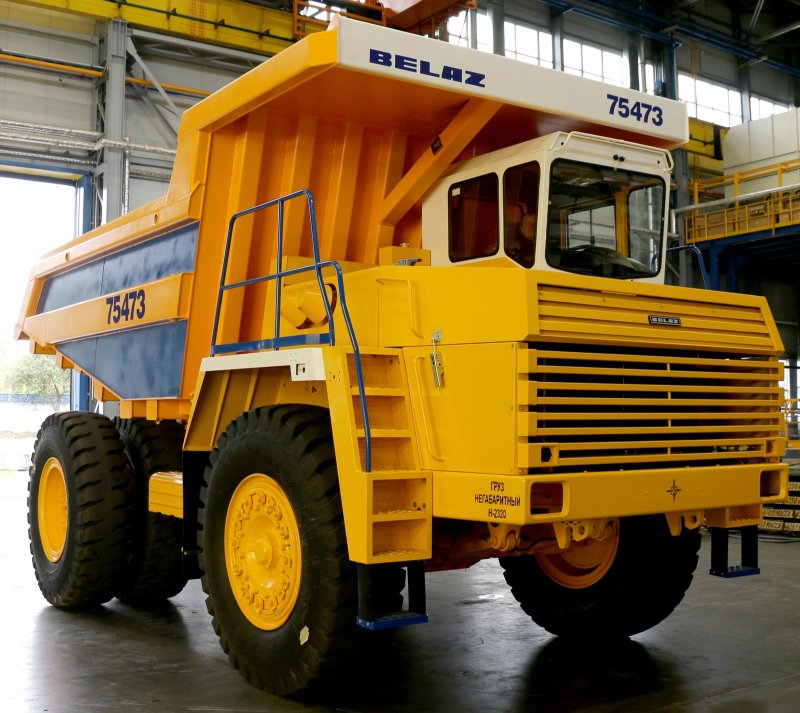 Карьерный самосвал БЕЛАЗ-7547
