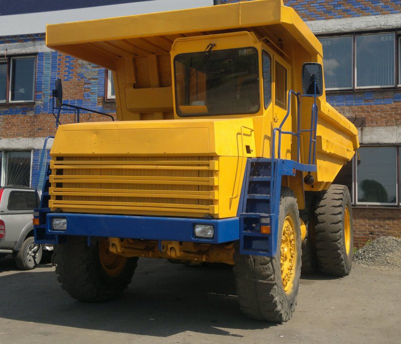 Карьерный самосвал БЕЛАЗ-7547