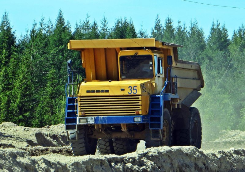 Самосвал БЕЛАЗ 7540