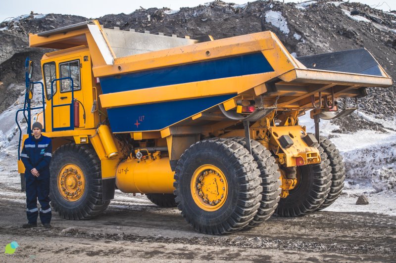 Самосвал БЕЛАЗ 7555 В