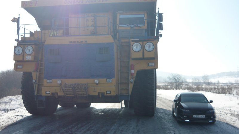БЕЛАЗ 75306 И КАМАЗ