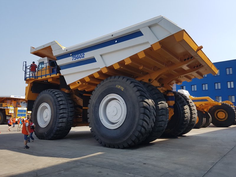 БЕЛАЗ-75710 И человек