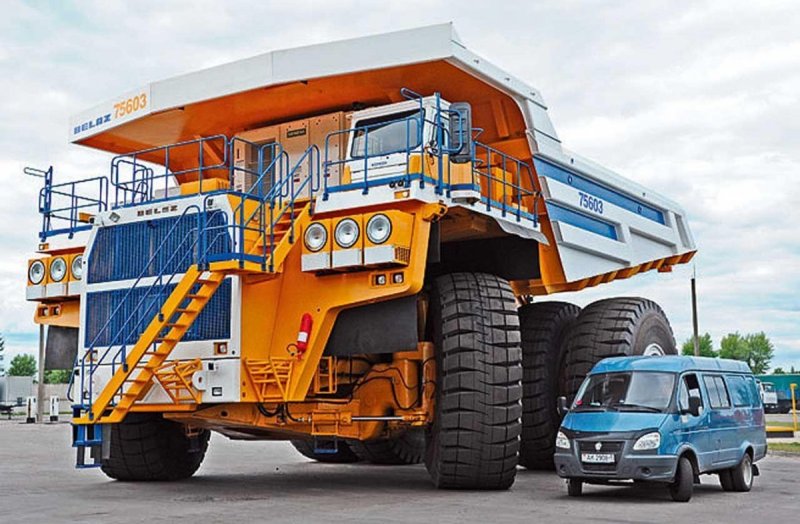 БЕЛАЗ-75710 И КАМАЗ
