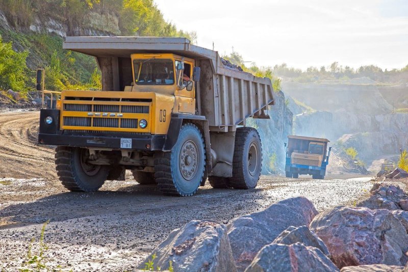 Самосвал БЕЛАЗ 7548