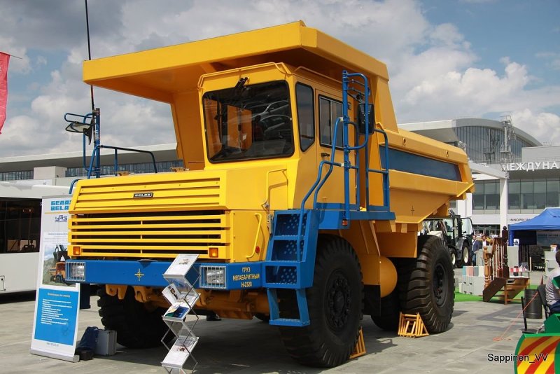 Карьерный самосвал БЕЛАЗ-7540в