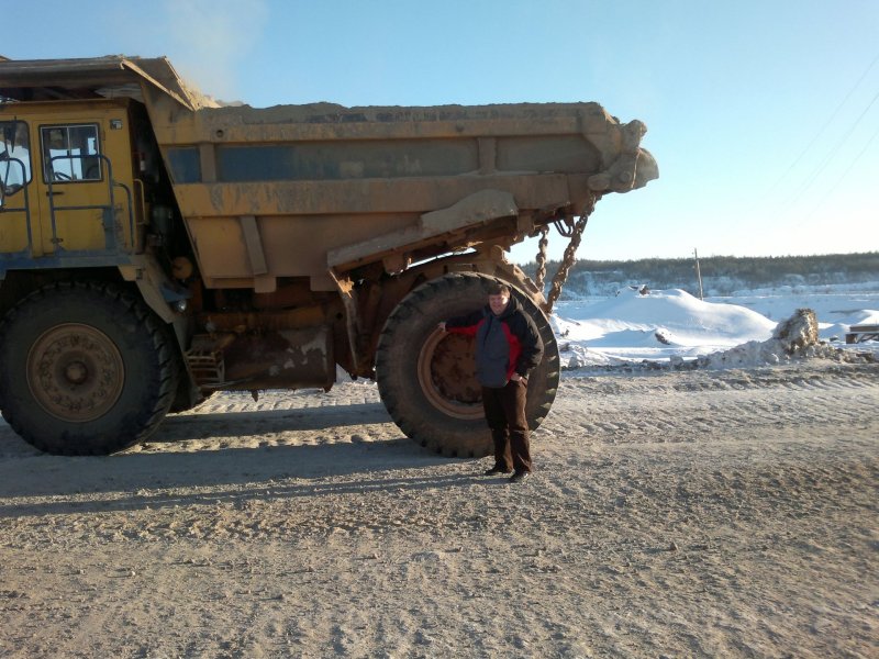 БЕЛАЗ 40 тонник с человеком