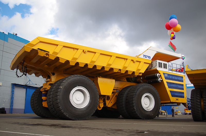 Карьерный самосвал БЕЛАЗ-75710