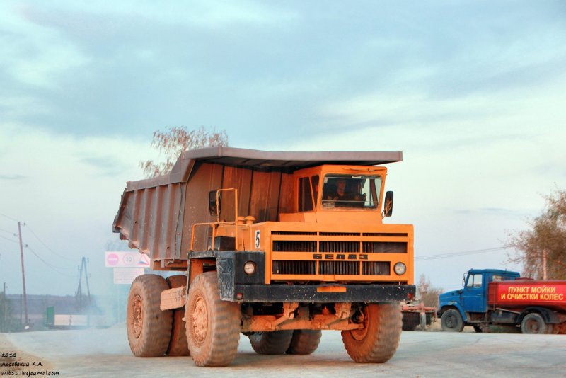 Автосамосвал БЕЛАЗ-75211