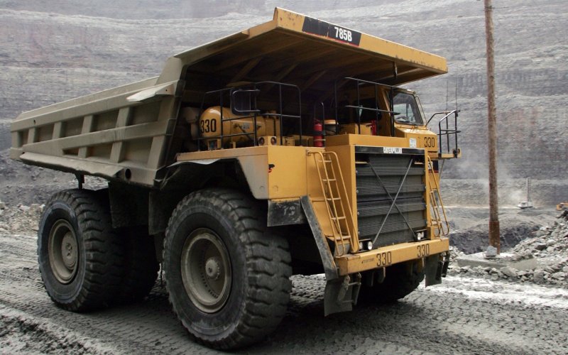 Карьерный самосвал Caterpillar 785с