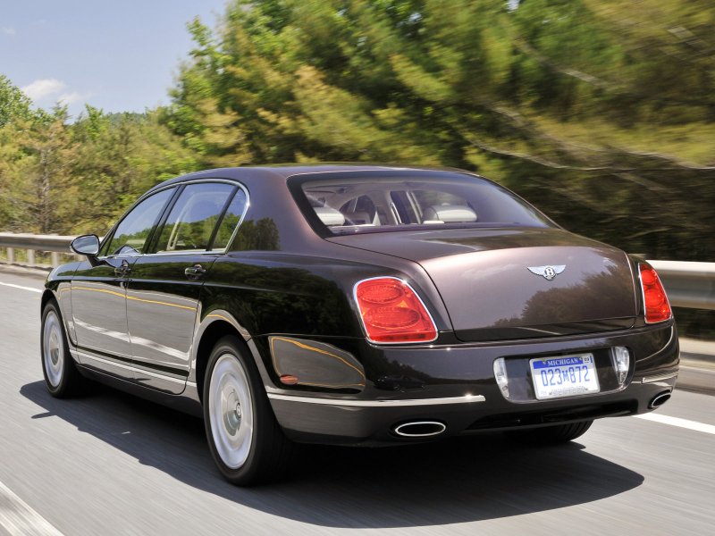 Седан Bentley Flying Spur