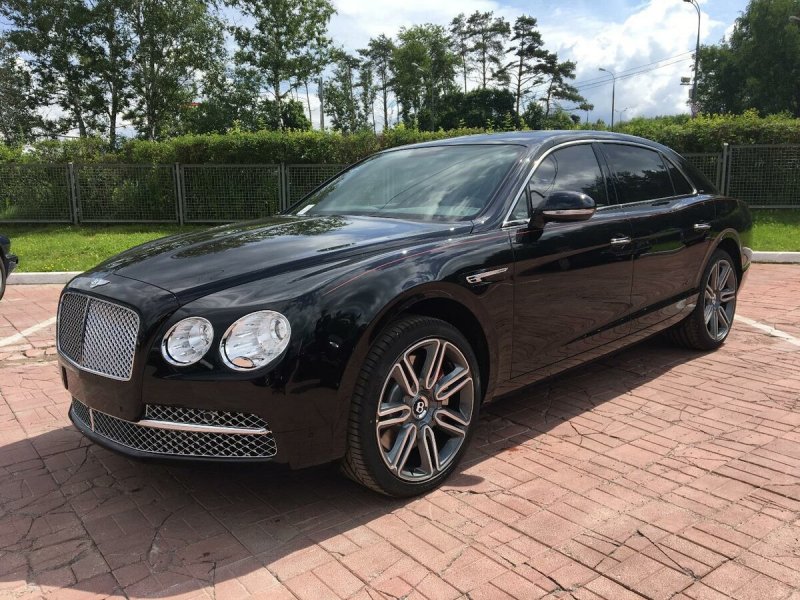 Bentley Flying Spur черный