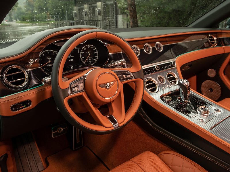 Bentley Continental gt 2022 салон