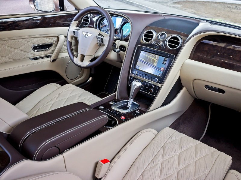 Bentley Continental Flying Spur салон