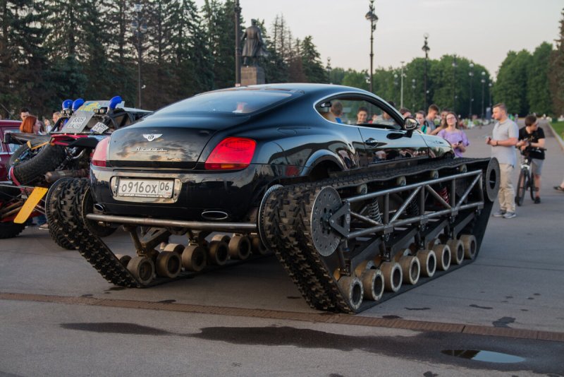 “Bentley Continental gt на гусеницах