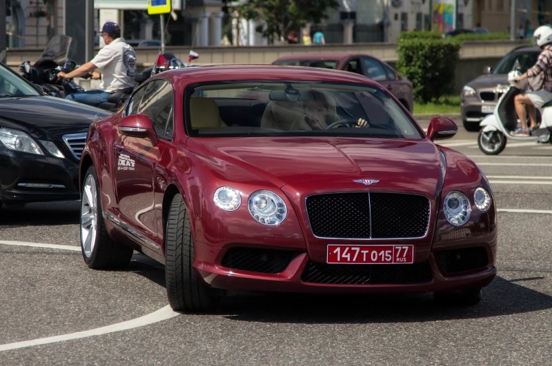 Bentayga красный номер