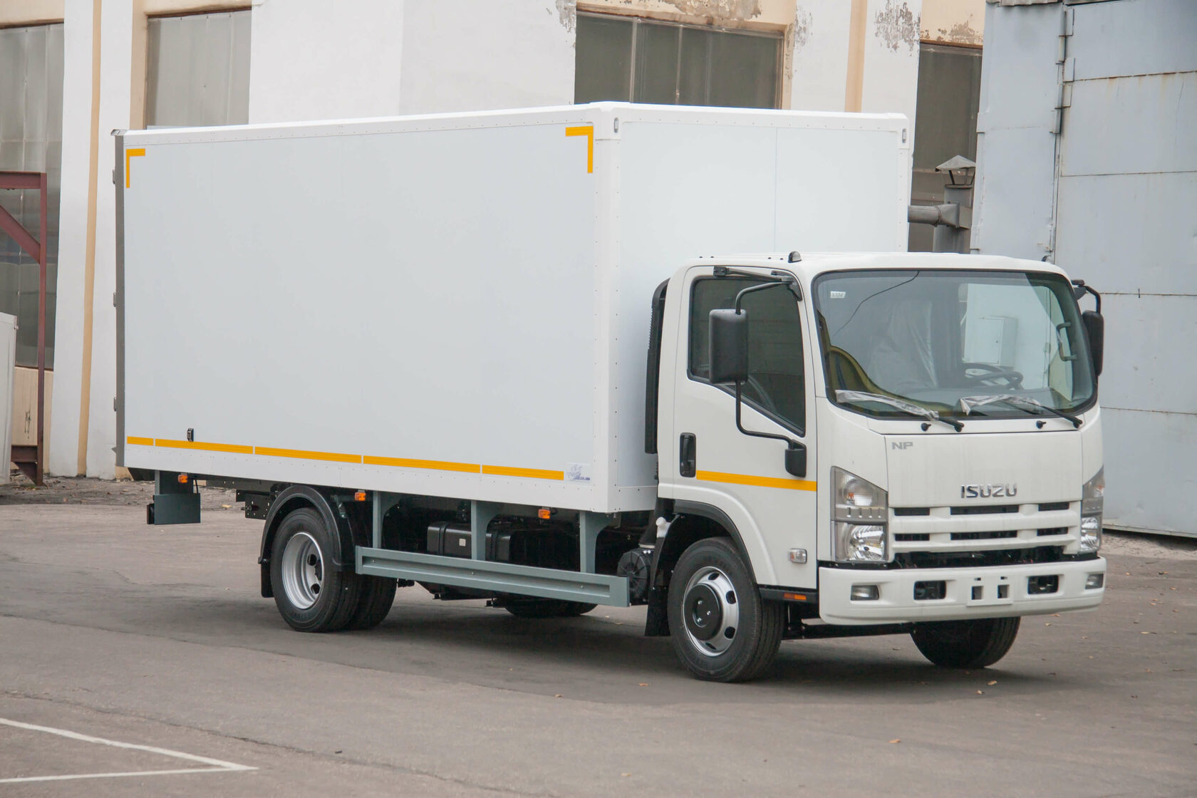 изотермический фургон isuzu npr75lk