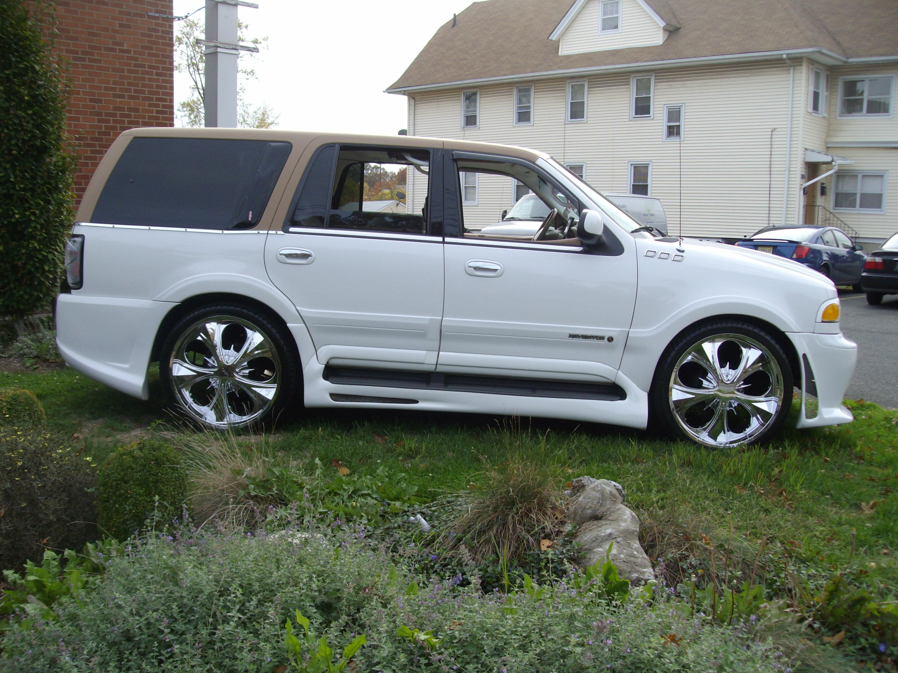 Lincoln Navigator 2001 Р±РµР»С‹Р№