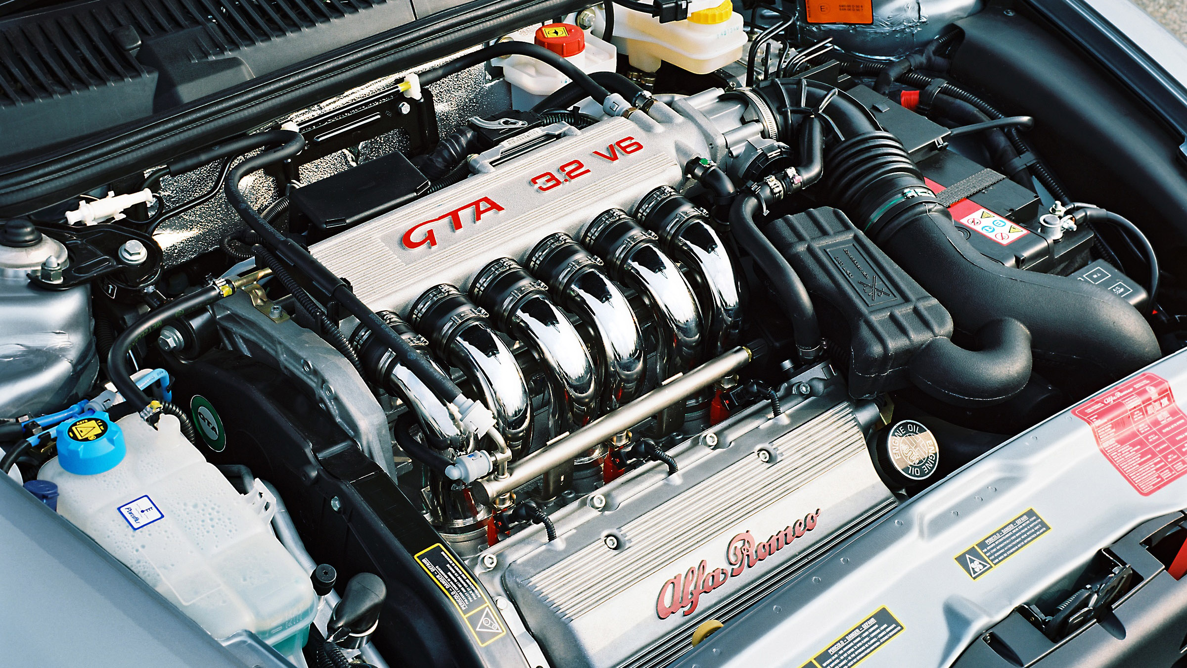 Какие двигателя комплектовались. Alfa Romeo 156 v6. Мотор Альфа Ромео 156. Alfa Romeo v6 Busso. Alfa Romeo 156 2.5 v6.