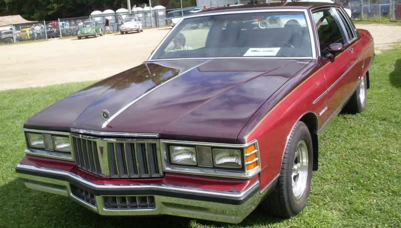 Pontiac 1980 седан
