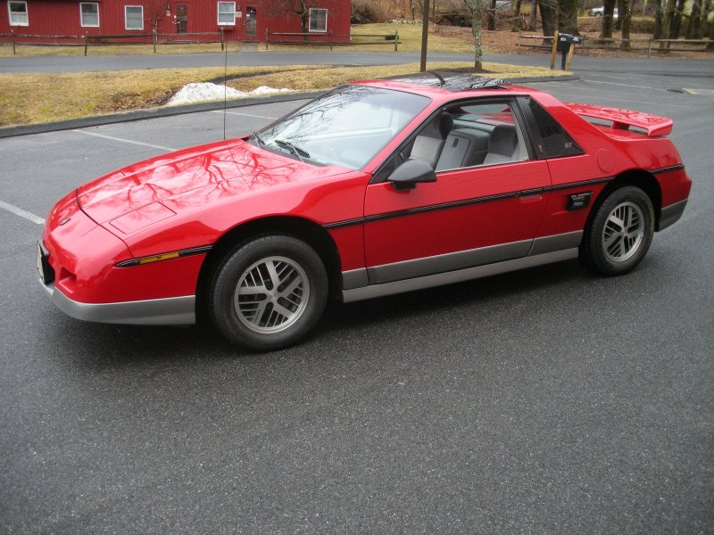 Pontiac Fiero gt 1985