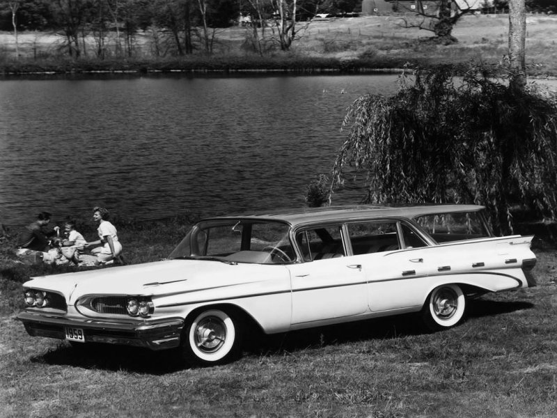 1959 Pontiac Bonneville Safari Station Wagon