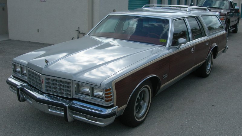 Pontiac Safari Station Wagon