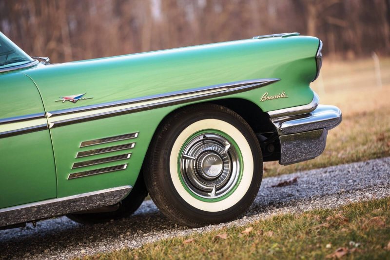 1958 Pontiac Bonneville Custom Sport Coupe