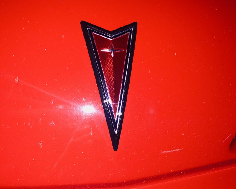 Эмблема Pontiac Vibe