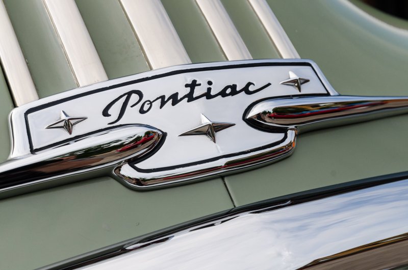 Pontiac шильдик