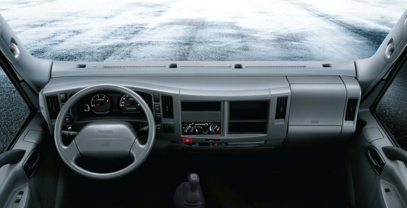 Isuzu Elf 7.5 салон