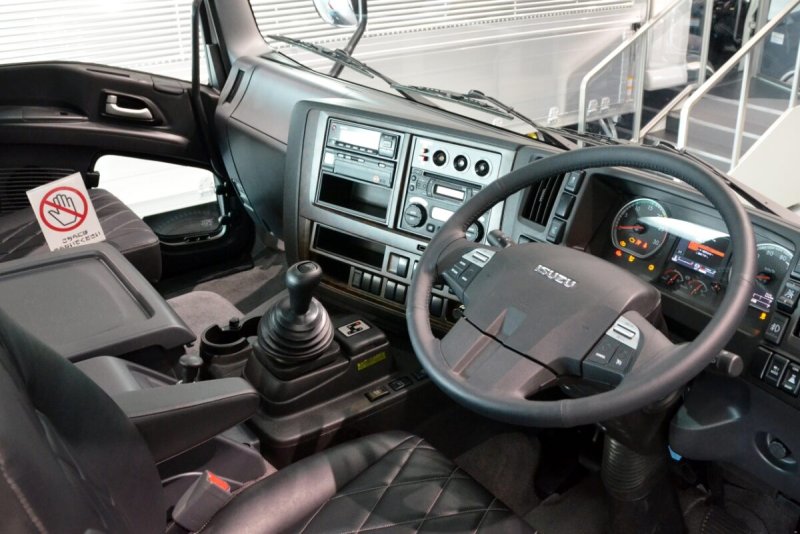 Isuzu Giga 1990 Interior
