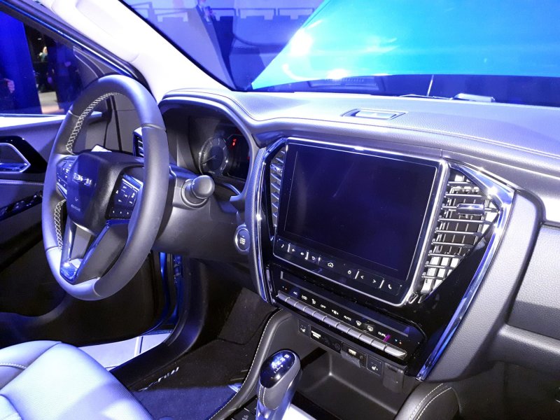 Isuzu mu-x 2021 салон