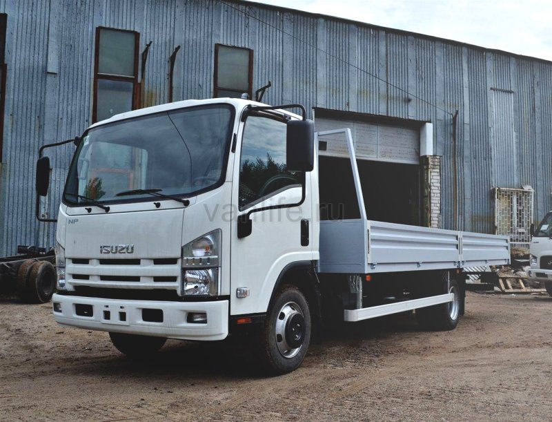 Автомобиль Isuzu npr75ll бортовой