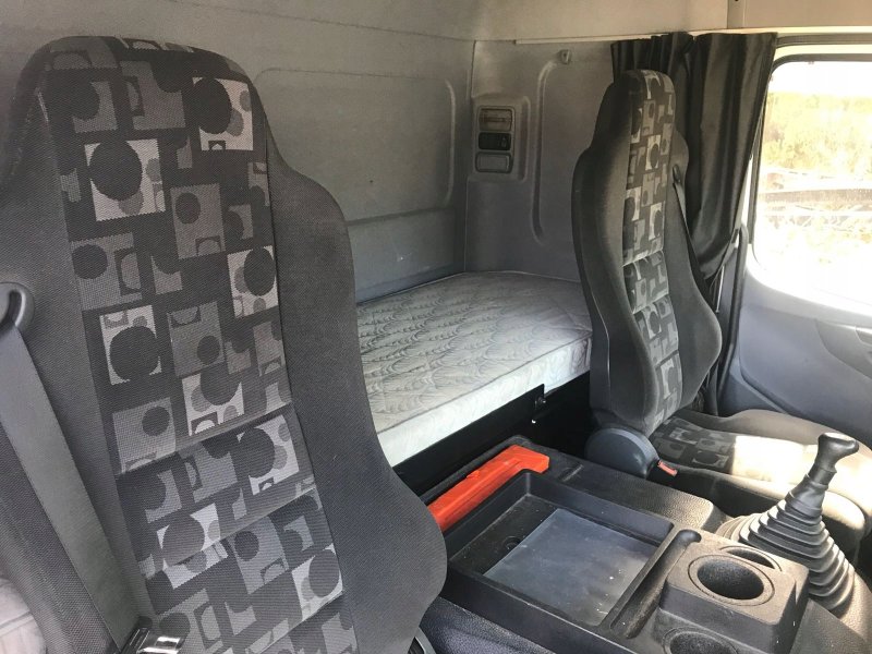 Кабина со спальником на Mercedes Atego 818