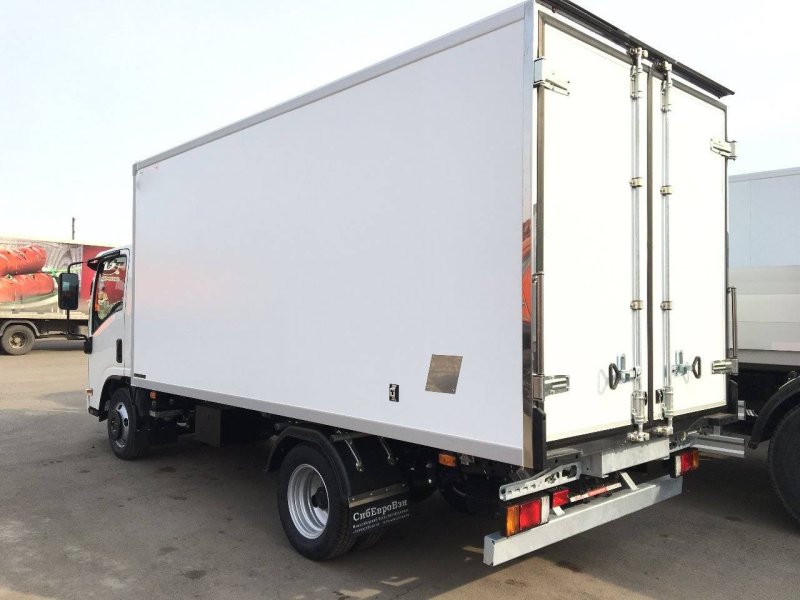 Isuzu nmr85h изотермический фургон