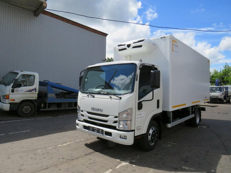 Isuzu npr75lk