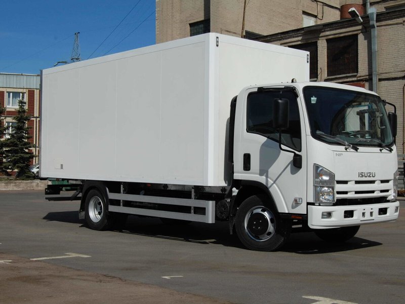 Isuzu NPR-75 промтоварный фургон