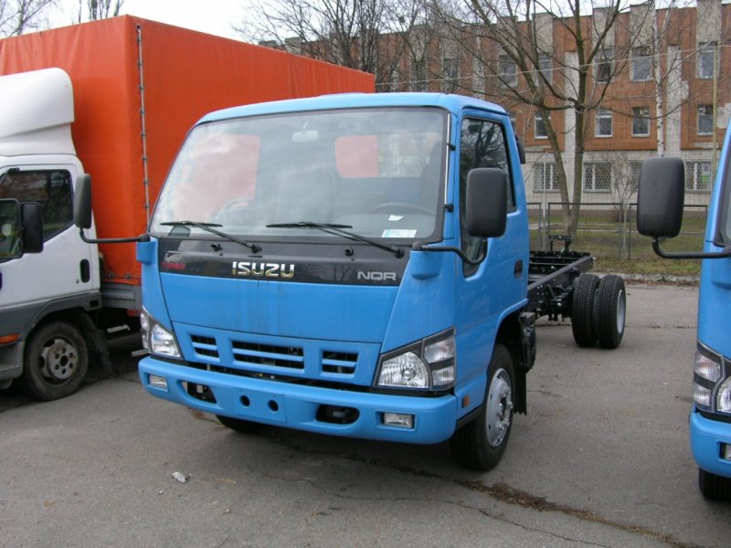 Isuzu nqr71/75