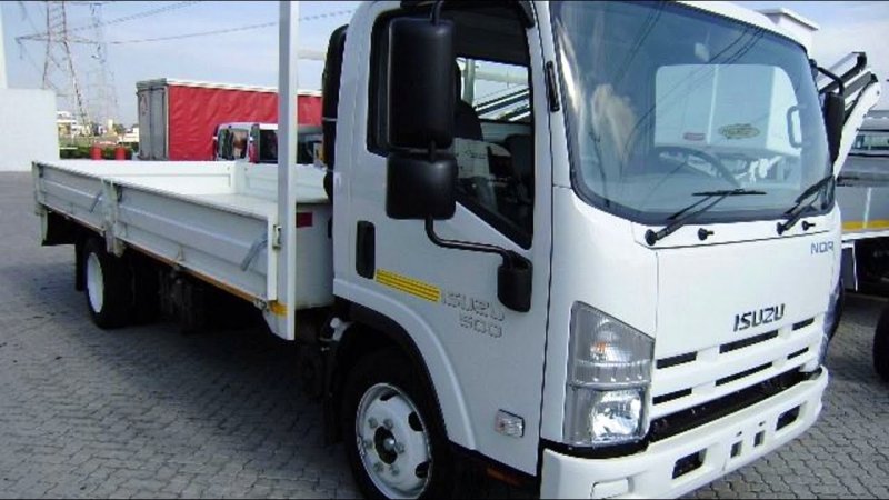 Isuzu Elf nqr75