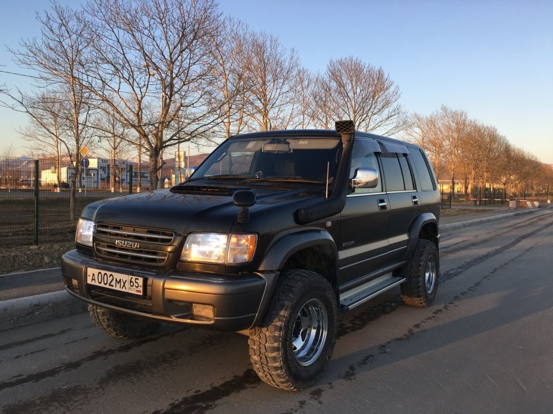 Isuzu Bighorn 1