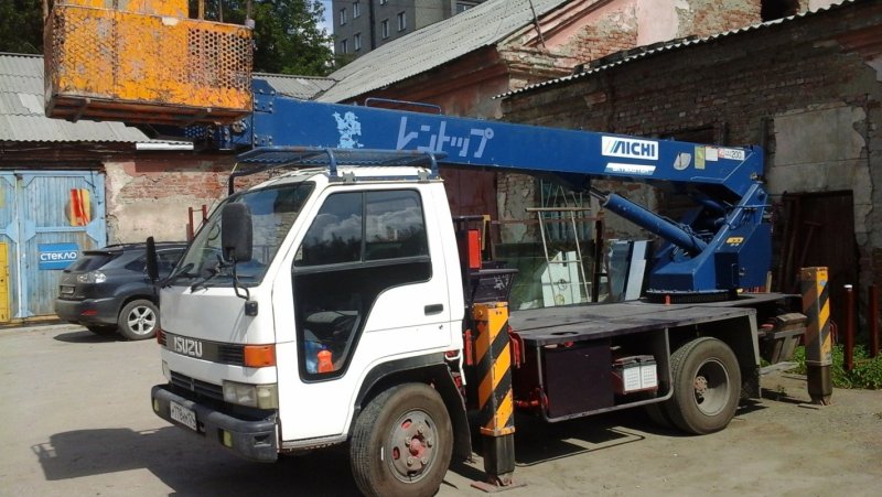 Isuzu Elf автовышка 17 метров