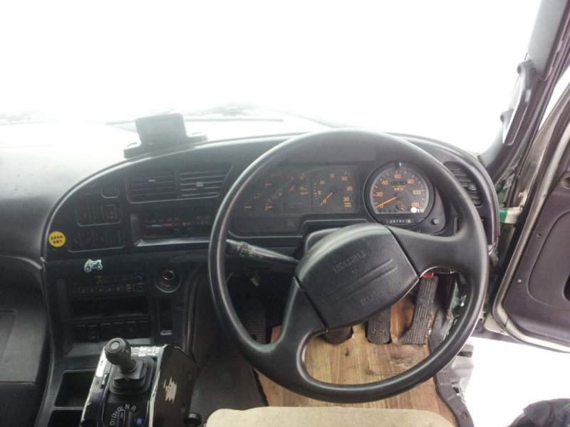 Isuzu Giga 1990 Interior