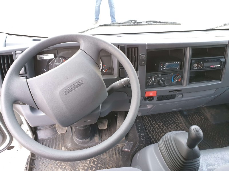 Isuzu npr75 салон
