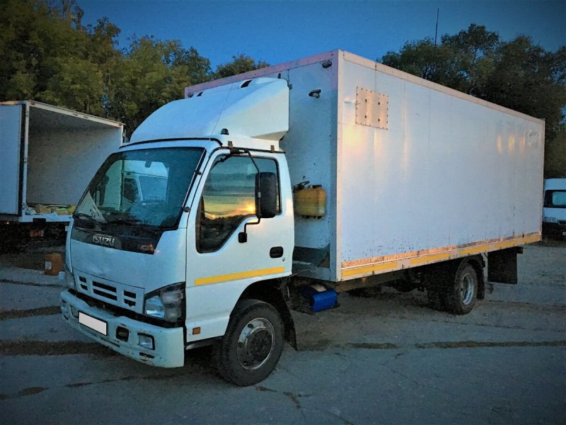 Изотермический фургон Isuzu nqr75