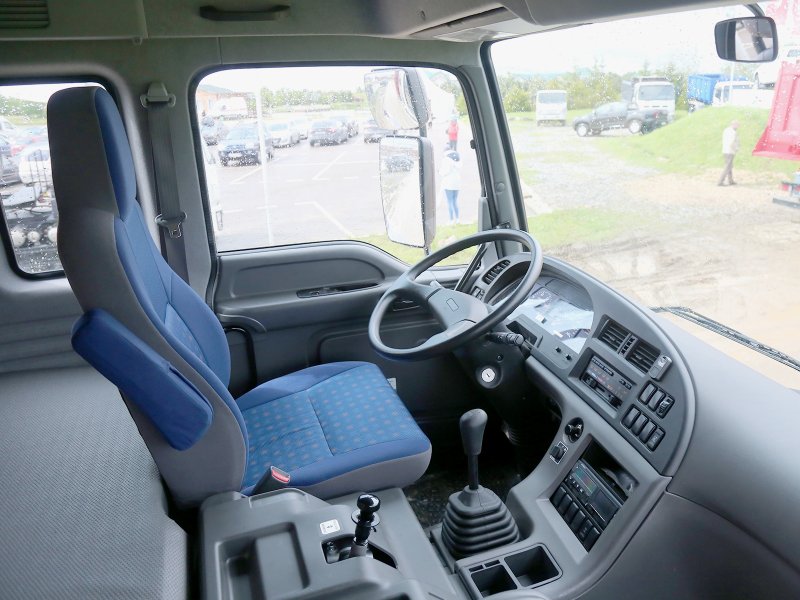 Isuzu Giga салон