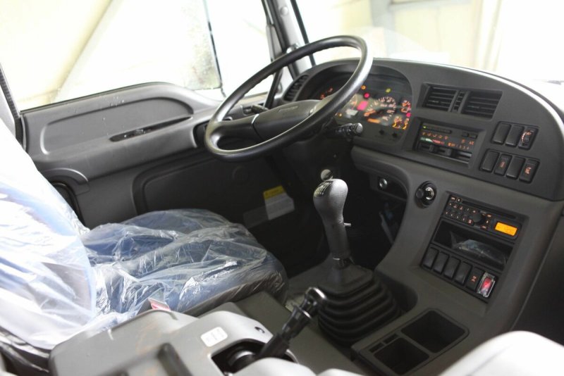 Isuzu Giga 1990 Interior