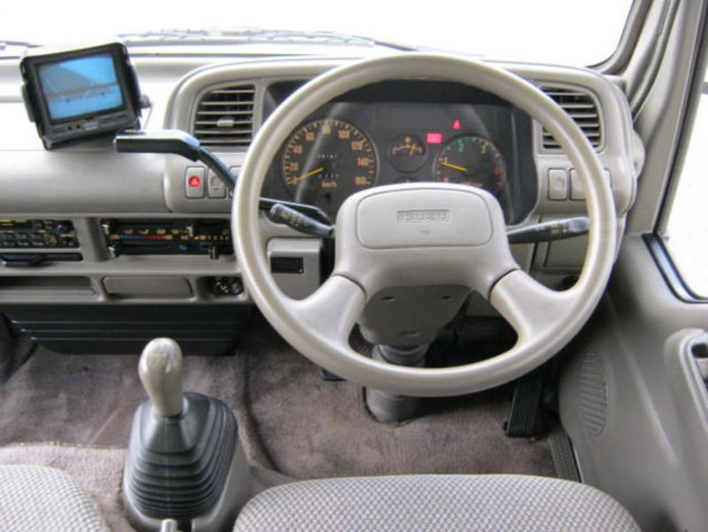 Isuzu Elf 1996 салон
